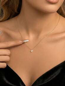 1 chiếc vòng cổ hình ngôi sao bát giác nhỏ bằng bạc Sterling S925, mạ vàng, không gây dị ứng, trang sức nữ nhỏ nhắn và tinh tế với đá Cubic Zirconia. Mặt dây chuyền hình ngôi sao nhỏ xinh, tối giản và thanh lịch, phù hợp để đeo hàng ngày, là lựa chọn quà tặng tuyệt vời. - Nhiều màu - Xem 1