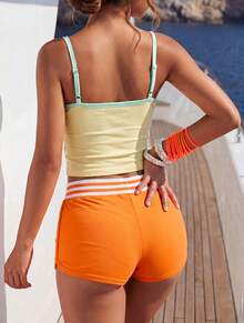 Áo hai dây croptop kiểu Hawaii màu vàng in hoa dành cho nữ, viền tương phản, kiểu áo hai dây hở vai. - Màu vàng - Xem 6
