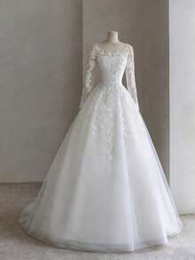 Elegant High Neck A-Line Wedding Dress With Long Sleeves And Lace Trim In Organza – Sophisticated Floor-Length Bridal Gown Featuring A Delicate Round Neckline, Full-Length Fitted Sleeves, Intricate Lace Insets, And Structured Organza Silhouette, Perfect For Weddings, Christmas Galas, Halloween Balls, Formal Dances, Birthday Celebrations, And Special Evening Events. A Timeless Choice For Wedding Receptions, Holiday Parties, Anniversary Dinners, Resort Getaways, Black-Tie Occasions, Cocktail Gatherings, Bridal Showers, Wedding Guest Attire, Graduation Formals, Homecoming Events, And As A Refined Bridesmaid Or Festive Evening Gown. - trắng - Xem 1