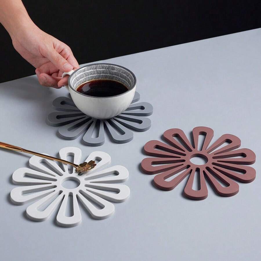 1 Pack Silicone Heat Resistant Placemat, Round Non-Slip Kitchen Table Mat, For Hot Dishes, Pots And Cups - Hand Wash Only, Durable Nylon Material - Multicolor - View 1