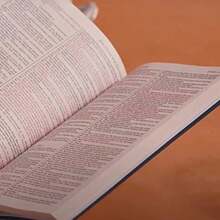 KJV Holy Bible: Gift And Award, Pink Leather-Look, Red Letter, Comfort Print: King James Version - Default - View 4