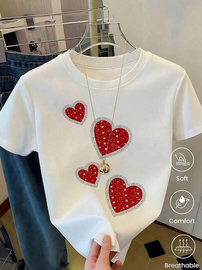 Playera Blanca de Mujer con Gráfico de 4 Corazones Rojos de Brillo y Borde Plateado, Camiseta de Estilo Aesthetic Brillante Manga Corta, Top Romántico y Femenino, Blusa Casual de Moda