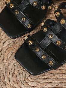 Sandalias de tacón alto negro sexy y de moda para mujer, nuevas llegadas de primavera/verano con remaches dorados, punta cuadrada, tacón asimétrico minimalista, slip-on, cómodas y acolchadas, versátiles para vestir, casual, fiesta, vacaciones y uso diario - Negro - Ver 9