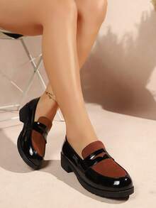Mocassins Femininos Moda Salto Grosso Bico Redondo Slip-On Tamanhos Grandes, Corrente Metálica Antiderrapante Durável Versátil Confortável Saltos Altos - Preto - Visão 5