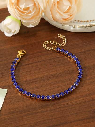 Chiếc vòng tay đính đá lấp lánh thời trang dành cho nữ này, phù hợp để đeo hàng ngày, là món quà Valentine hoàn hảo dành cho người quan trọng nhất trong cuộc đời bạn.