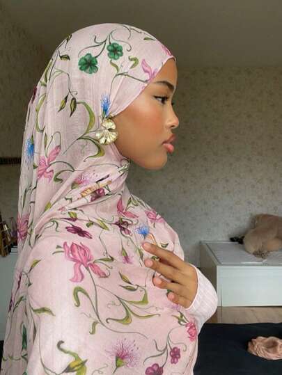 1条女士粉色波西米亚风水彩花卉印花粘胶围巾，休闲街头风头巾披肩，适合日常佩戴和夏季海滩穿着