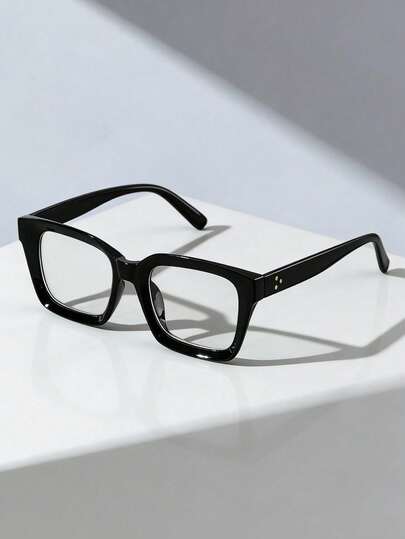 一副女士塑料几何图案透明眼镜，适合日常生活、办公、看电视、玩游戏等场合，配有全套配件。