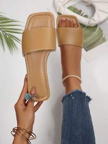 2025 Sandales plates de luxe pour femmes, printemps/été/automne. Grandes tailles, sandales de dames à talon bas antidérapantes. Chaussures de mode polyvalentes pour les vacances, la plage et la maison, imperméables et avec cristaux - Nude - Voir 1