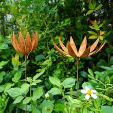 1pc Vintage Metal Flower Garden Sign, Rustic Iron Art Outdoor Yard Decor, Floral Shaped Lawn Ornament, Weather-Resistant Durable Garden Sculpture, Landscape Decoration, Yard Beautification, Unique Iron Craft Design - 1pc Rusty Flower - View 7