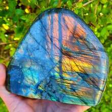 Large Freeform Raw Specimen Of Natural Labradorite And Moonstone Featuring A Vibrant Blue And Purple Flash, Perfect For Display In A For Collection Or As Home Decor - Multicolor - View 5