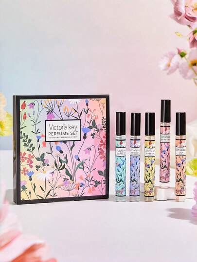 5瓶/套 10毫升浪漫花香喷雾礼盒，包含茉莉、香草、百合、马蹄莲和梓树香型。方便携带，室内香氛，适用于鞋柜、卧室、衣柜和浴室。是生日或情人节的理想礼物。