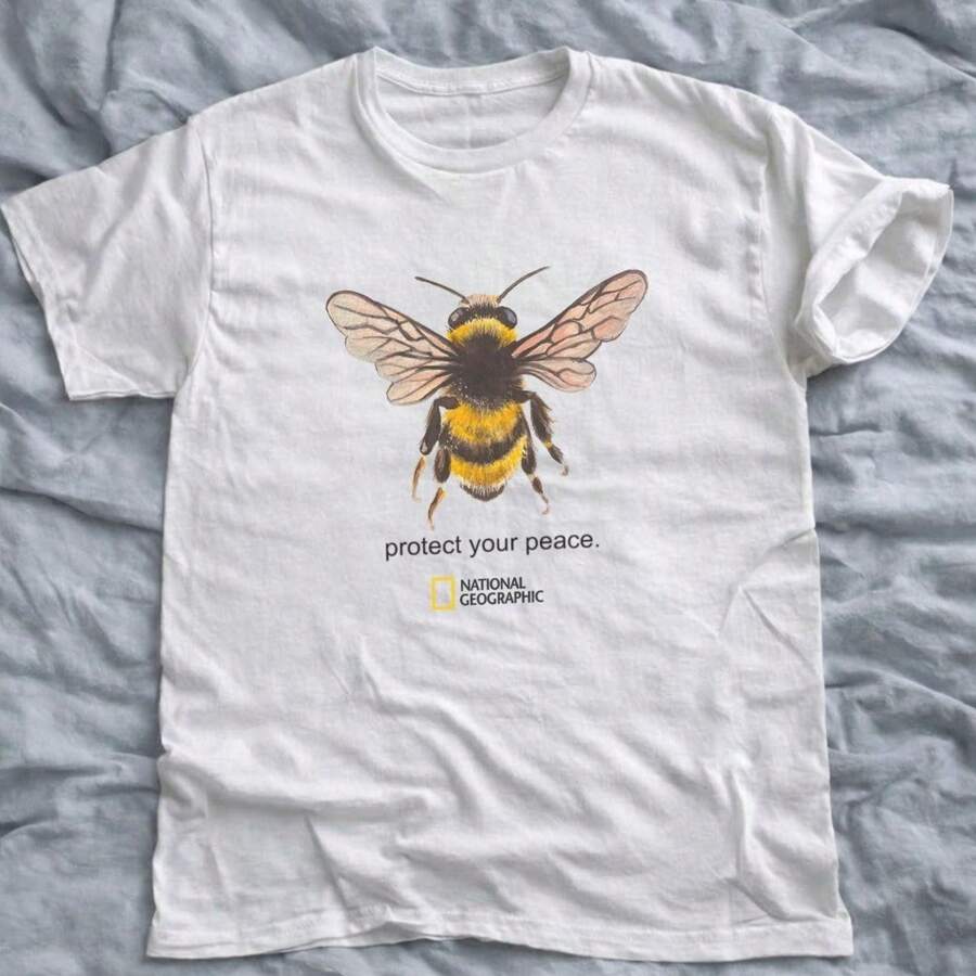 National Geographic Protect Your Peace Bee Graphic T-Shirt S-5XL Unisex - màu đen - Xem 1