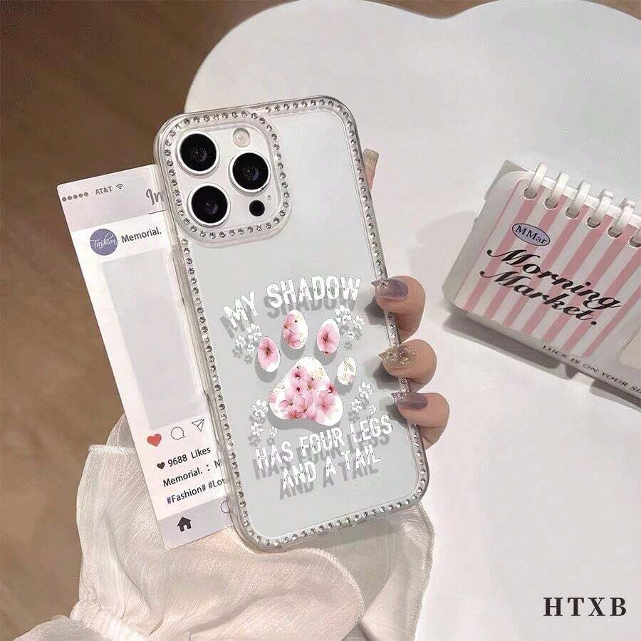 豪華なTAOのお花と犬のFootprintのダイヤモンドデザインのを使うスマホケース（ 17、16、15、14、13、12、11 Pro Max、XS、XR、X、SE 2022対応）ソフトで落下防止、汚いれに強いい保護するカバー - クリア - チェックする 1