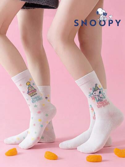 SNOOPY 半双正品史努比袜子，白色女士中筒袜。可爱卡通设计，时尚靓丽的白色夏季史努比袜子。防臭吸湿，休闲百搭，卡通图案中筒袜，适合学生、成人，可作为礼物或日常穿着。