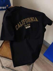 Camiseta redonda de manga corta casual minimalista de hombre, talla estándar, con estampado de "California" en color caqui, apta para el verano (tela) - Negro - Ver 1