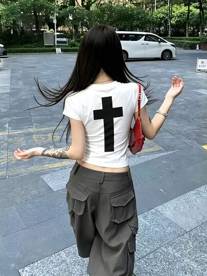 印花圆领短袖T恤，修身露脐上衣，女士夏季休闲白色