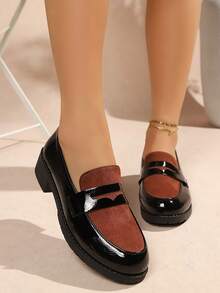Mocassins Femininos Moda Salto Grosso Bico Redondo Slip-On Tamanhos Grandes, Corrente Metálica Antiderrapante Durável Versátil Confortável Saltos Altos - Preto - Visão 3