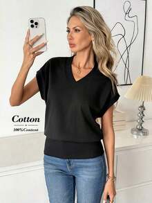 Camiseta casual de mujer de unicolor con cuello en V, mangas cortas tipo murciélago, para usar con vaqueros - Negro - Ver 2