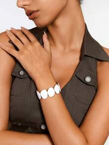 Kryxie 1pc White Simple & Elegant Bracelet, Unique Design Charming Lady Wrist Band, Suitable For Daily Wear And Gifts - White - View 3