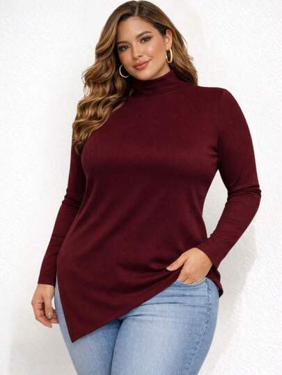Blusa plus size assimétrica de manga comprida e gola alta com alta elasticidade para maior conforto no dia a dia.