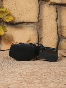 Sandalias de tacón alto negro sexy y de moda para mujer, nuevas llegadas de primavera/verano con remaches dorados, punta cuadrada, tacón asimétrico minimalista, slip-on, cómodas y acolchadas, versátiles para vestir, casual, fiesta, vacaciones y uso diario - Negro - Ver 5
