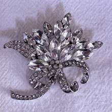 Broche de flor de cristal, clip de bufanda y cadena de suéter 2 en 1 de moda, accesorio de lujo - patrón de flores - Ver 9