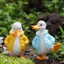 1 set Statue de canard de détente extérieure pour la discussion, figurine animale de scène de jardin extérieur amusante, cadeau soigneusement préparé, canard habillé, décoration de bureau à domicile/accessoire de bonsaï, ornement de canard de jardin, patio, pelouse, artisanat en résine, décoration de Pâques - Doudoune avec housse de canard deux - Voir 10