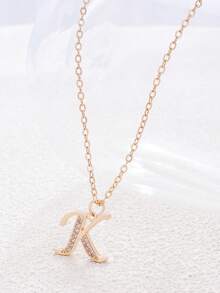 1件简约铜质字母吊坠项链，镶嵌水钻，适合女孩日常佩戴 - 彩色 - 查看 33