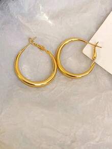 1 Đôi khuyên tai vòng lớn bằng hợp kim sắt, sản phẩm bán chạy nhất trên thị trường thương mại điện tử xuyên biên giới, thiết kế tối giản, đa năng giúp thon gọn khuôn mặt, phong cách thời trang sang trọng dành cho người đi làm, khuyên tai thanh lịch thiết yếu. - Vàng - Xem 3