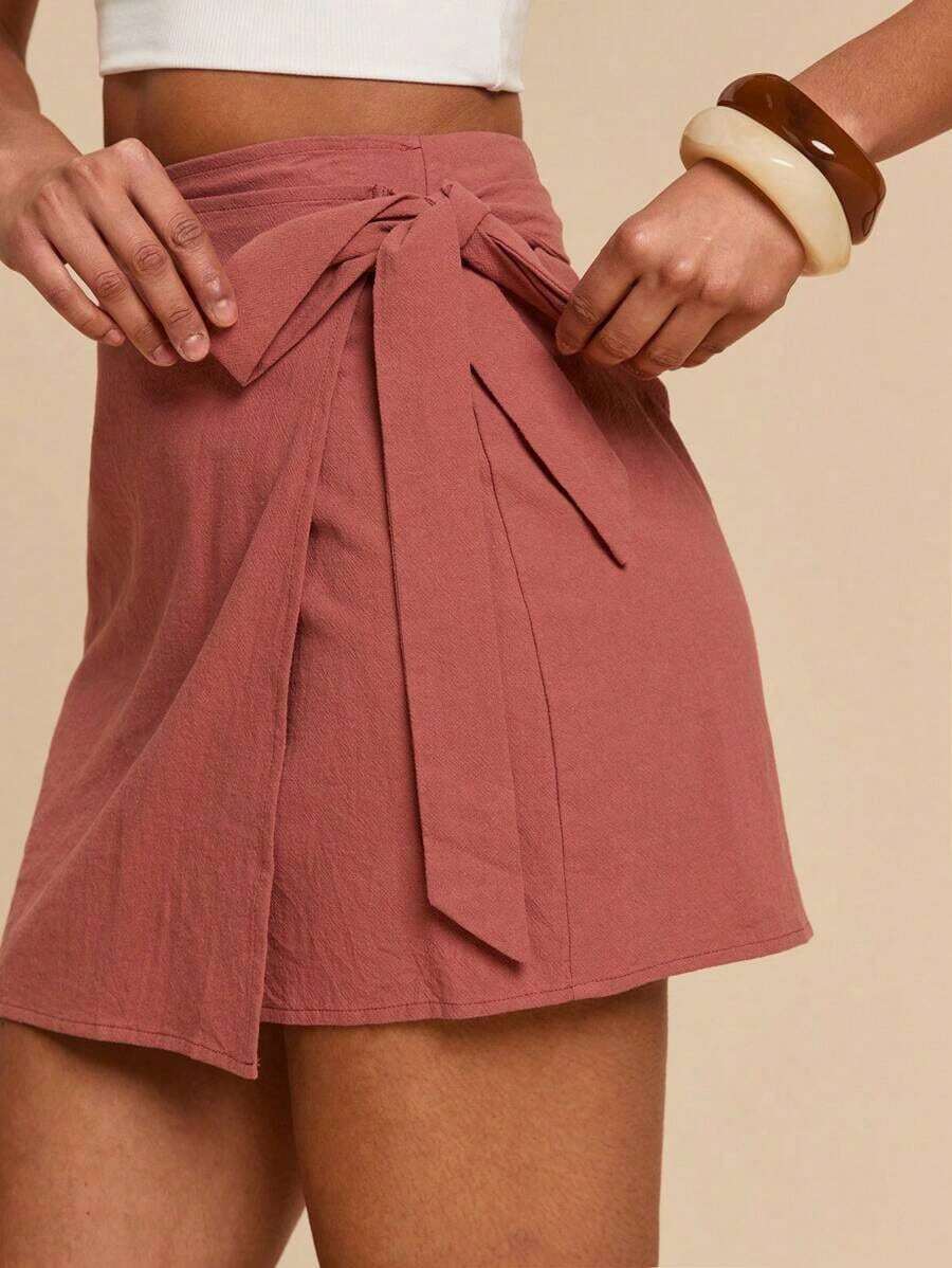 Elegante falda envolvente de mujer en color caqui, con diseño de lazo ajustable.Estilo minimalista y versátil, ideal para oficina y uso casual en verano, prenda chic y cómoda para cualquier ocasión. - Óxido marrón - Ver 1