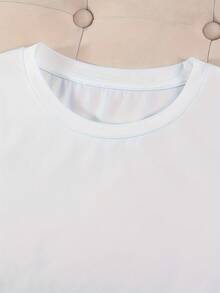 -White Short-Sleeved Shirt With A Bright Red Lip Print, Simple But With A Seductive Charm. - White - View 3