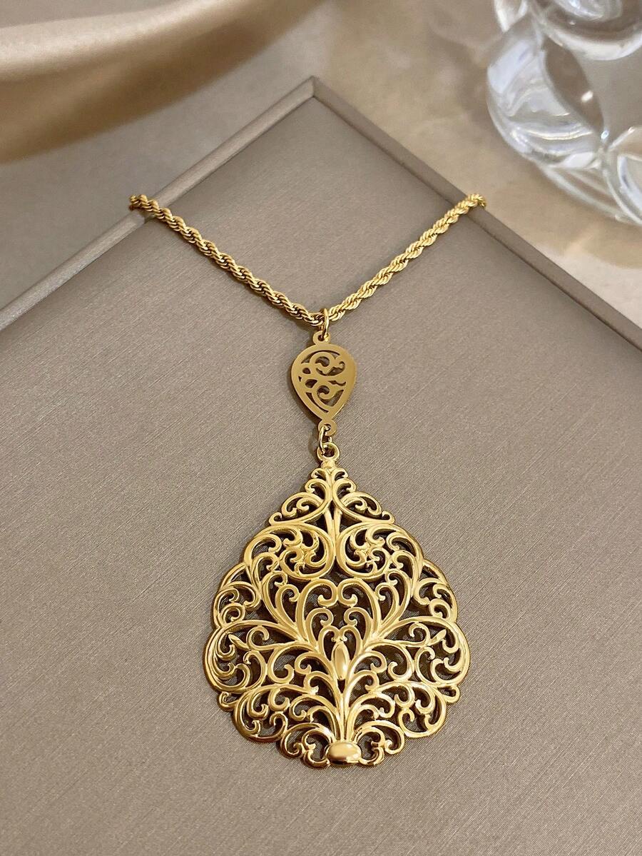 1Pc Vintage Filigree Pattern Pendant Gold Necklace, Women's Necklace, Necklace With Pendant, Vintage Jewelry, Suitable For Daily Wear, Festivals, Dates, Graduation Season, Vacation Season, Mother's Day Gifts, Valentine's Day Gifts, Beach Jewelry, Summer Jewelry, Boho Jewelry - Multicolor - View 1