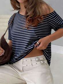 Vaiaye 女士夏季海军蓝白条纹单肩T恤，宽松落肩休闲短袖上衣，适合海滩度假和休闲穿着 - 藏藍白條紋 - 查看 8
