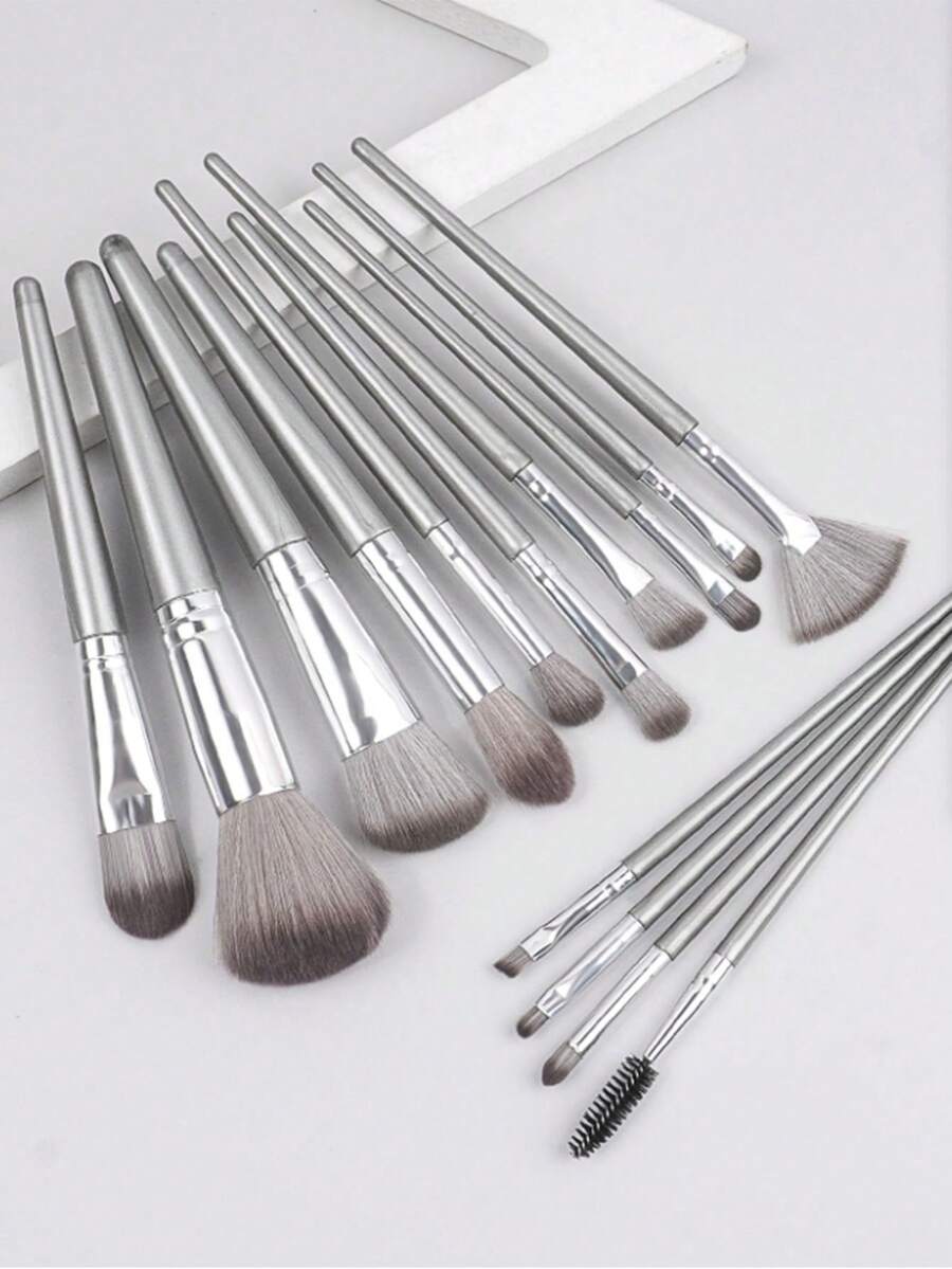 Bộ cọ trang điểm cao cấp 14 món, bao gồm cọ nền, cọ lớn, cọ phấn phủ, cọ tán phấn mắt, cọ che khuyết điểm, cọ chuốt mi và cọ trang điểm mặt, phù hợp cho cả người mới bắt đầu và chuyên gia trang điểm. - Bạc - Xem 1