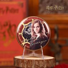 Harry Potter 1枚圆形徽章，闪亮系列 - 哈利、赫敏、卢娜、罗恩、德拉科闪光徽章 - 魔法收藏徽章，激光浮雕银色，魔法世界铁皮徽章，角色和场景设计 - 完美的动漫和电影周边收藏品 - 素色 - 查看 6