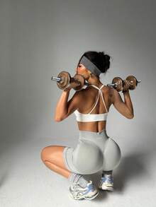 女士纯色运动健身短裤，高腰收腹提臀紧身七分瑜伽裤 - 淺灰色 - 查看 2