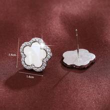 1 Đôi bông tai hình cỏ bốn lá sang trọng, thanh lịch, đa năng, phù hợp cho người đi làm với thiết kế tinh tế. - bạc - Xem 5