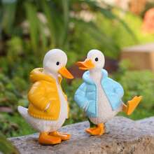 1 set Statue de canard de détente extérieure pour la discussion, figurine animale de scène de jardin extérieur amusante, cadeau soigneusement préparé, canard habillé, décoration de bureau à domicile/accessoire de bonsaï, ornement de canard de jardin, patio, pelouse, artisanat en résine, décoration de Pâques - Doudoune avec housse de canard deux - Voir 12