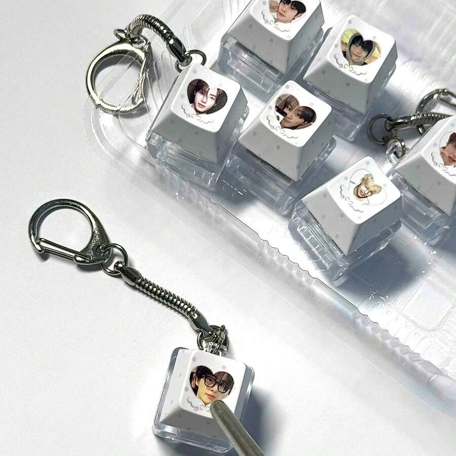 EN/HYPEN 钥匙扣，SUNGHOON，NIKI，SUNOO 周边挂件，减压键盘，按键钥匙扣，包包挂饰，背包配件，粉丝收藏礼物，青少年及成人减压神器，生日/节日礼物 - 彩色 - 查看 1