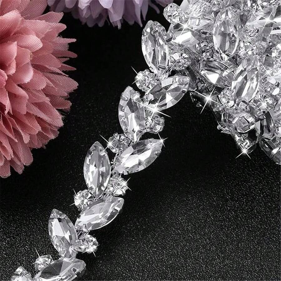 1pc 35.43 Inch Crystal Rhinestone Sewing Craft Chain, Elegant Minimalist Body Chain, Luxury Rhinestone Decor Chain, Claw Chain, Crystal Rhinestone Chain, Shiny DIY Decor, Clothing Decor Diamond Shoulder Strap Adjustable Crystal Shoulder Strap Accessory, Wedding Sewing Decor Accessory, Luxurious Rhinestone Strip, Sewing Supplies