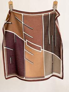 1 pièce Nouveau petit carré de foulard à motif géométrique patchwork bicolore, accessoire polyvalent de printemps pour la protection solaire extérieure, la décoration, le style vintage pour le cou. Convient pour les sports de plein air, les fêtes, les sorties, les cadeaux de vacances, les accessoires, les serviettes de plage. - Multicolore - Voir 4