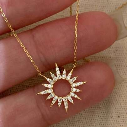 Colar Pendente de Girassol de Zircônia Cúbica de Design de Nicho da Moda, Adequado para Joias Doces e Elegantes de Festa de Mulheres, Presente de Férias na Praia