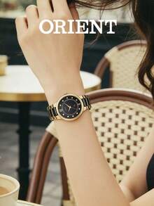 Đồng hồ Orient Classic Silver Steel & Black Dial, dòng FQC0J thanh lịch, mặt số analog tối giản, dây đeo thép không gỉ cao cấp thân thiện với da, thích hợp cho công sở, kinh doanh, các dịp lễ kỷ niệm, dành cho cả nam và nữ, mang lại vẻ ngoài rạng rỡ, là món quà cao cấp dành tặng anh/cô ấy nhân dịp sinh nhật, chống nước, đồng hồ nam/nữ - FQC0J003B0 - màu đen - Xem 4