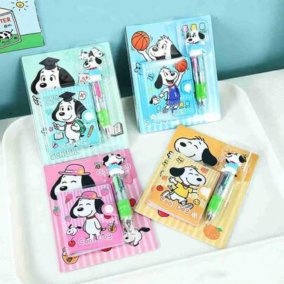 SNOOPY 2026新款美式卡通风格笔记本，采用经典史努比卡通形象设计，配有可爱挂件，是新学期的必备单品，外观可爱吸睛，品质上乘。