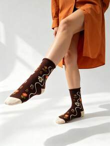 1 Pair Fashionable Casual Floral Pattern Mid-Calf Socks - Brown - View 4