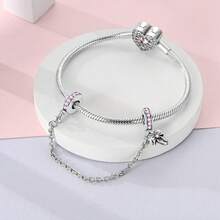 Bộ sản phẩm gồm mặt dây chuyền bạc Sterling, mặt dây chuyền hình bướm bằng thủy tinh, mặt dây chuyền hình nơ nữ tính, dây chuyền mặt nơ và khóa cài an toàn hình nơ nữ tính có miếng đệm cao su chống trượt. Những mặt dây chuyền và mặt dây chuyền tự làm độc đáo này được thiết kế dành riêng cho vòng tay và dây chuyền, cho phép bạn tự do phối hợp chúng để tạo ra một chiếc vòng tay có một không hai. Đây là sự lựa chọn hoàn hảo cho dù bạn tự thưởng cho mình hay tặng quà cho người đặc biệt. - Nhiều màu - Xem 6