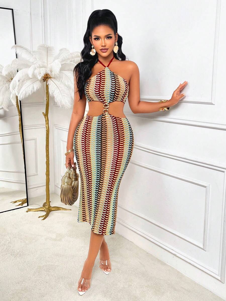 Đầm dài ôm dáng không tay cổ yếm thanh lịch của Amarilo dành cho nữ, được làm từ vải dệt kim với cúc vàng, thiết kế xẻ tà sau và chân váy bút chì, tạo nên phong cách gợi cảm cổ điển. - Nhiều màu - Xem 1