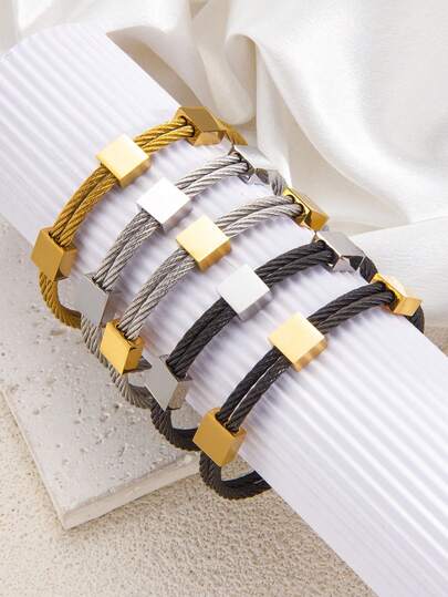 1 chiếc vòng tay bằng thép không gỉ mạ vàng đen, kiểu dây thừng với mặt dây chuyền hình vuông, không gây dị ứng, có thể điều chỉnh kích thước.