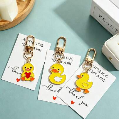 Bộ 10 món gồm móc khóa hình vịt con và thiệp "Tình yêu thương", bao gồm 5 móc khóa hình vịt con dễ thương và 5 tấm thiệp ý nghĩa "Tình yêu thương", hoàn hảo cho mọi dịp: Ngày của Mẹ, Lễ tốt nghiệp, Tiệc sinh nhật, Đám cưới, Tiệc theo chủ đề, Kỷ niệm hoặc Tiệc độc thân.