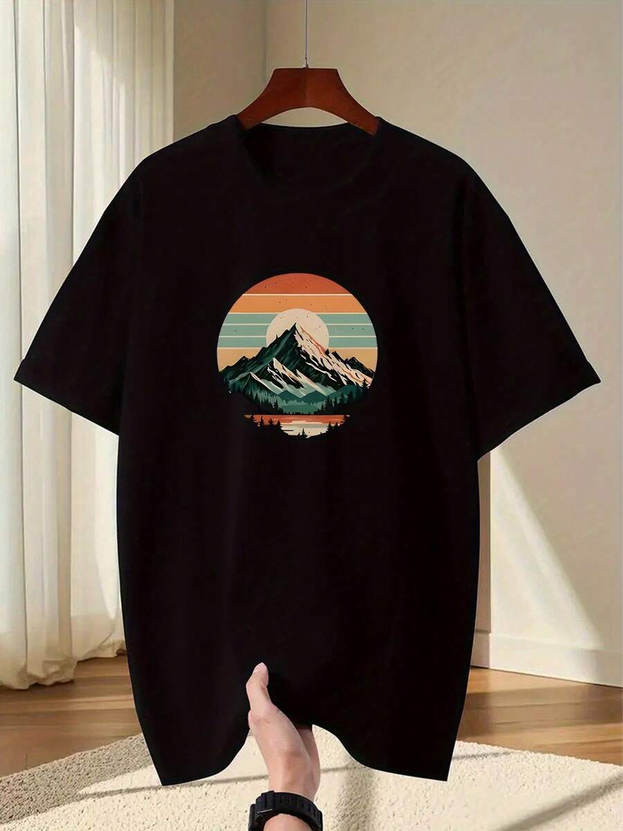 Maglietta da uomo taglie forti - Maglia girocollo in 100% cotone pesante con grafica tramonto di montagna - Camicia grigio chiaro da esterno per escursionismo, campeggio, abbigliamento casual - Top casual traspirante per adulti e adolescenti (primavera/autunno/estate) - Lavabile in lavatrice, magliette da campeggio, abbigliamento da avventura, design ispirato alla , TAGLIE FORTI - nero - Visualizzare 1
